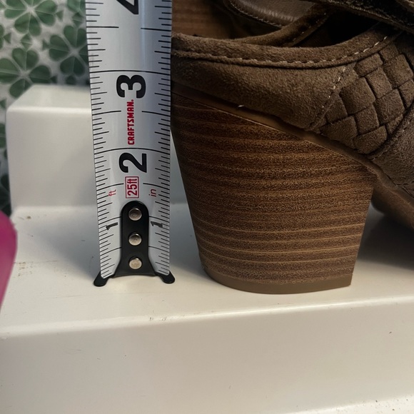 New Woman’s Slip On Boots - Picture 4 of 8